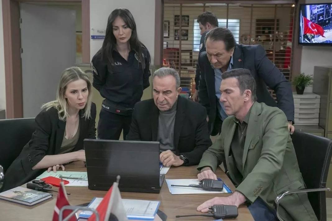 Arka Sokaklar dizisinde kıyım! Bir oyuncu daha veda etti: Bu ayrılıktan sonra başlasa da izlenmez! 1